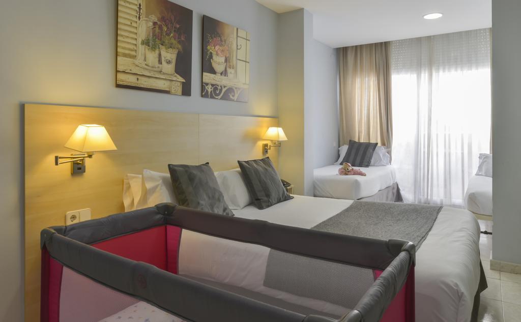 Alexandra Aparthotel Benstarhotelgroup Tarragona Oda fotoğraf